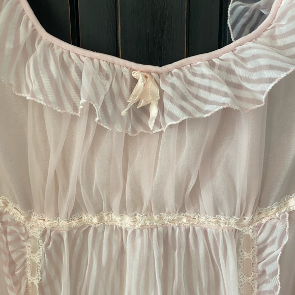 ✨SOLD✨Vintage night gown and light cover coat - Picture 6 of 6